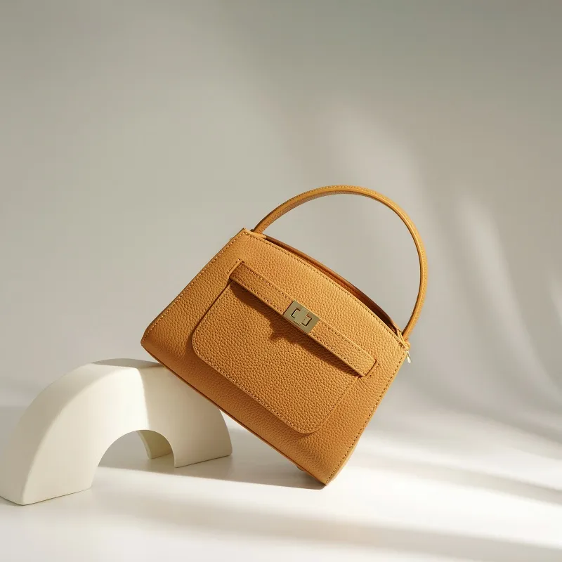 ভিতরে পকেট সহ টোট ব্যাগ